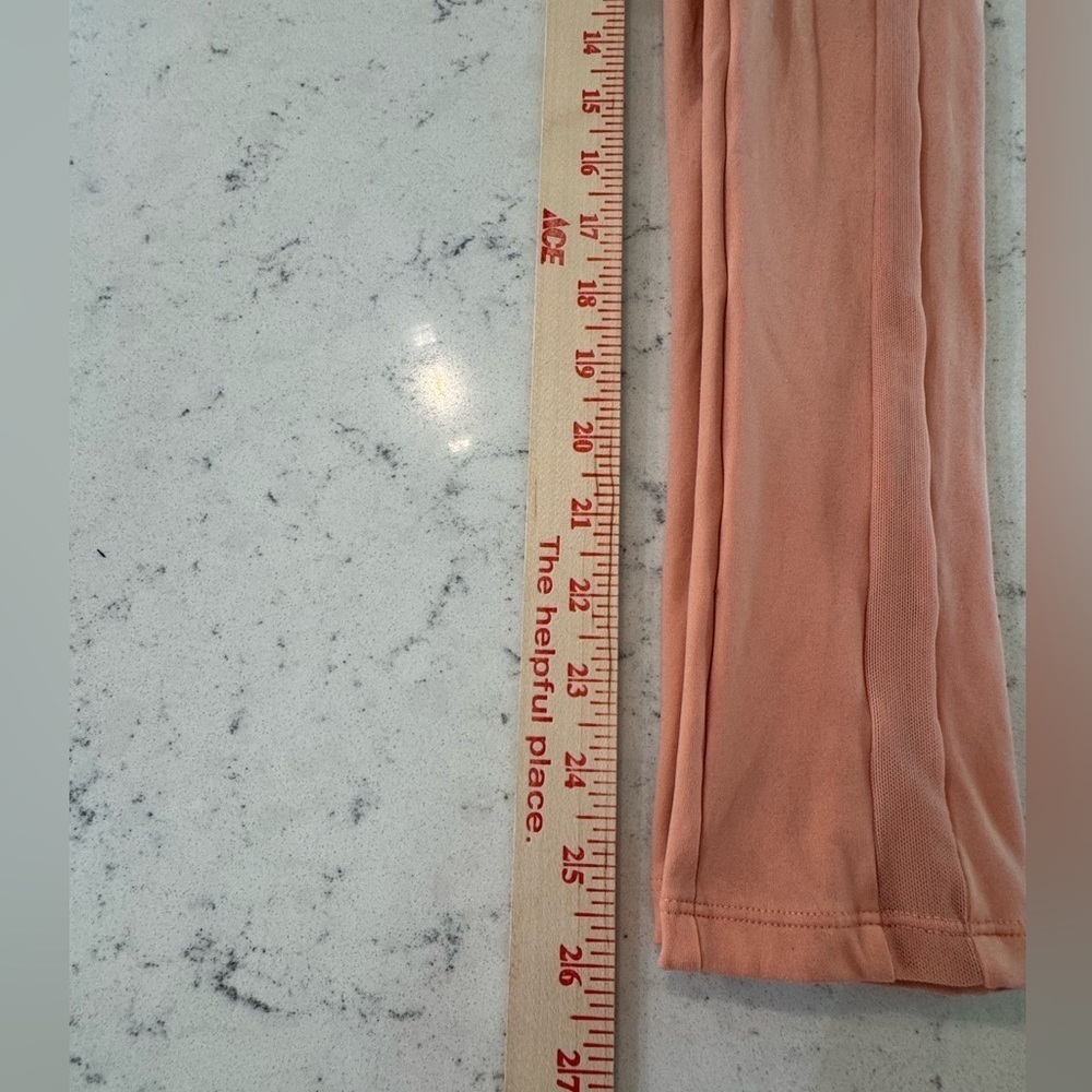 Gymshark Move Leggings - Sour
Bellini Peach Women’s Size Medium mesh insert - Picture 11 of 12